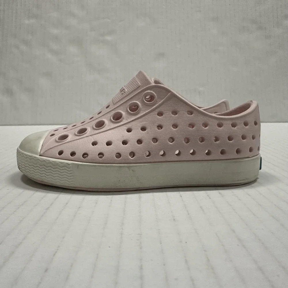 Native Jefferson Slip On Shoes Girls Size 5 Pink Slip On Perforated Rubber Water